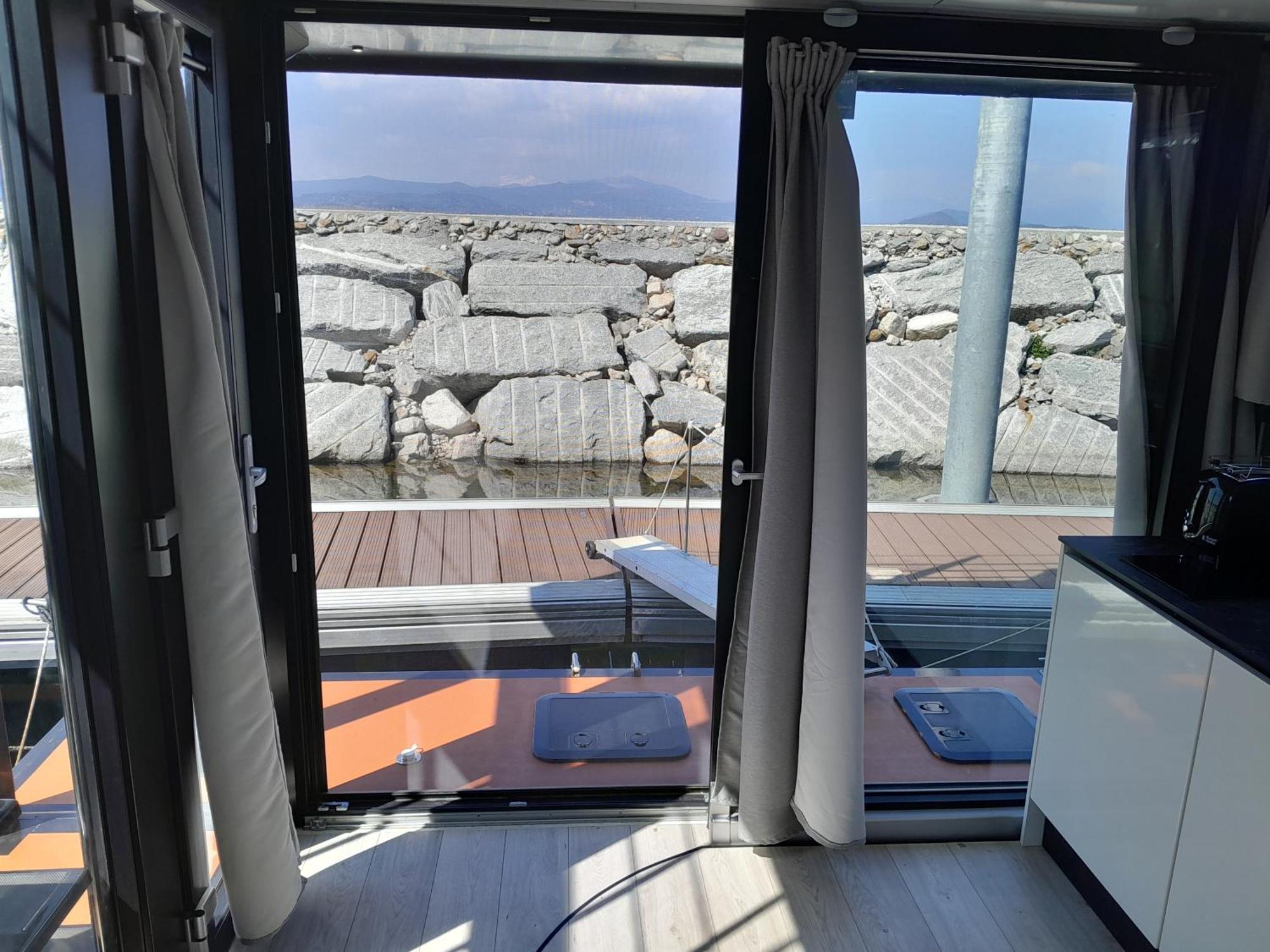 Floating Experience Black Pearl, Lago Maggiore Dormelletto Exterior foto