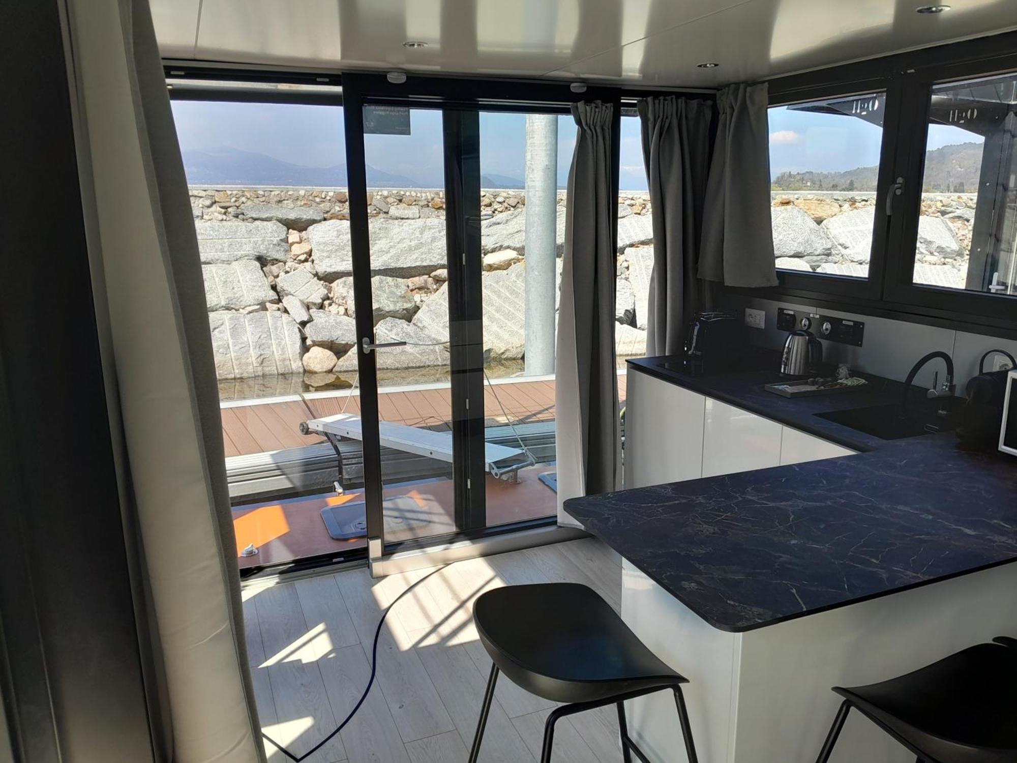 Floating Experience Black Pearl, Lago Maggiore Dormelletto Exterior foto